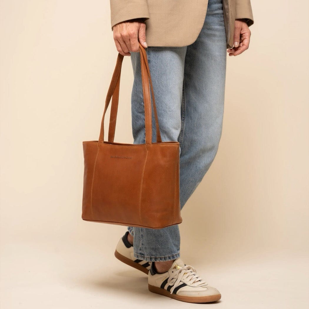 The Chesterfield Brand - Anira Toteväska