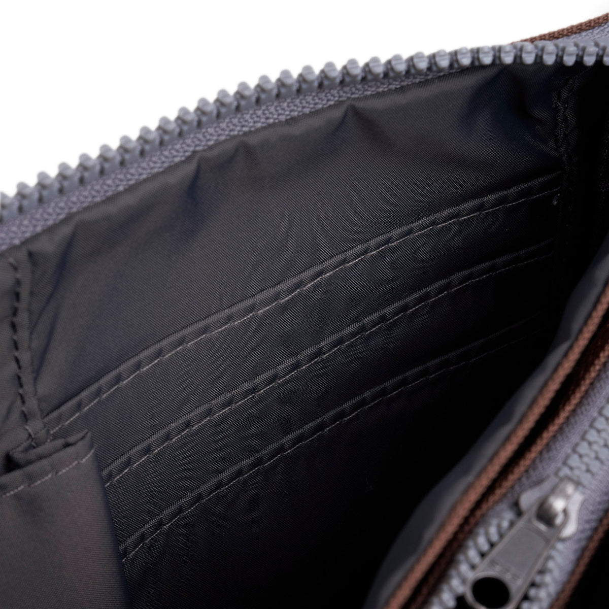ROKA London - Carnaby XL crossbody-väska