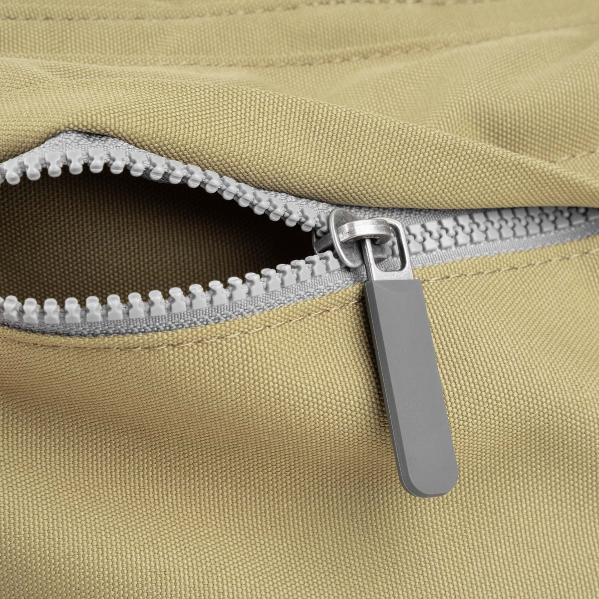 ROKA London - Blackfriars L messengerväska