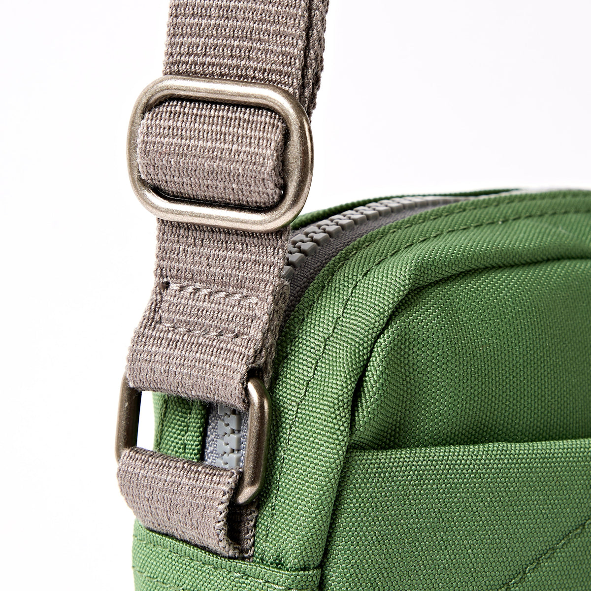 ROKA London - Bond S crossbody-väska med ficka
