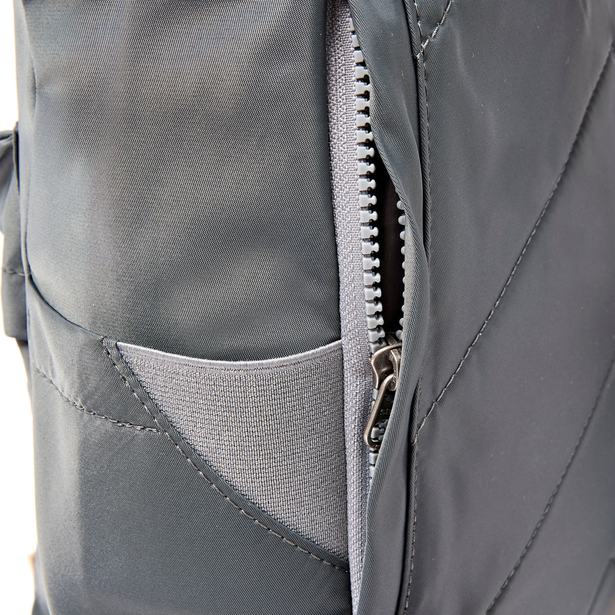 ROKA London - Canfield S Sustainable rolltop-ryggsäck