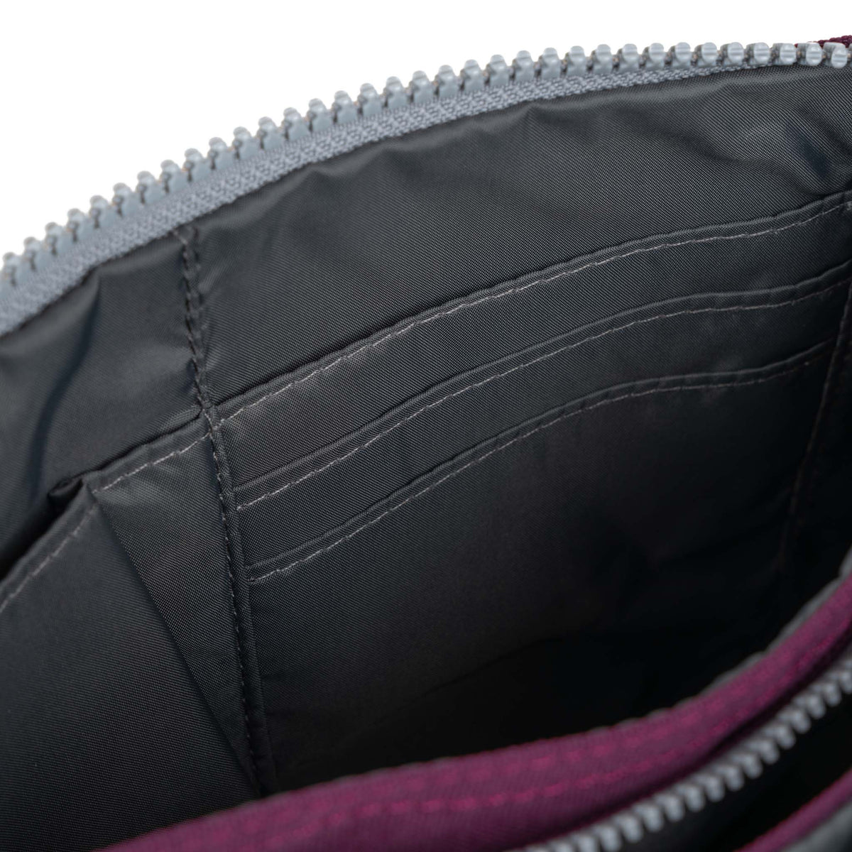 ROKA London - Carnaby XL crossbody-väska