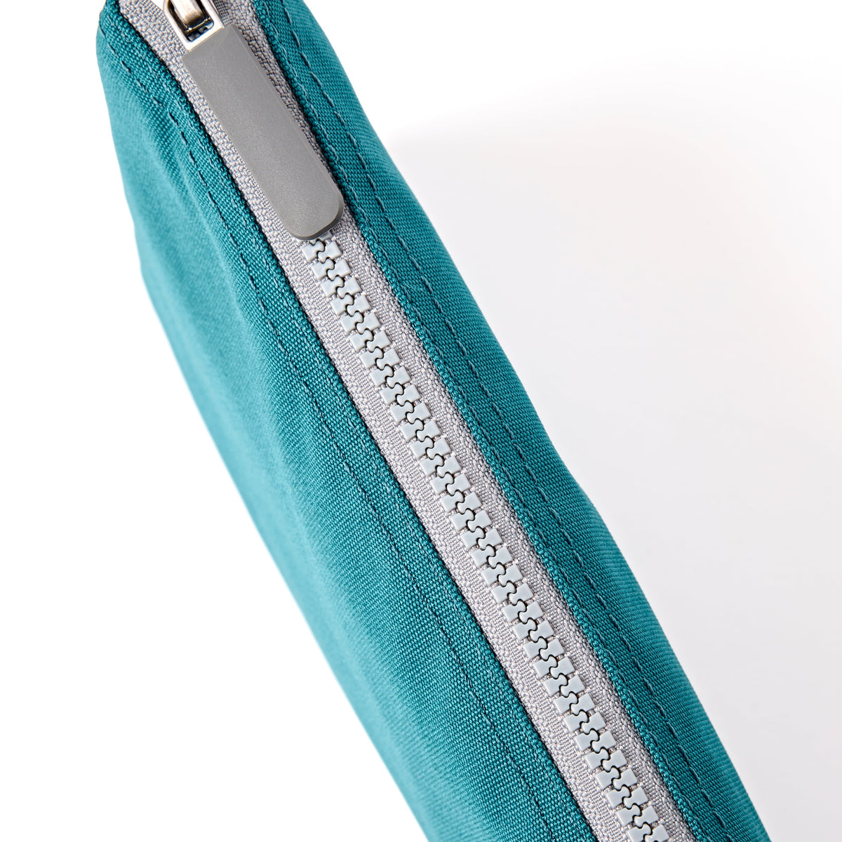 ROKA London - Carnaby XL crossbody-väska