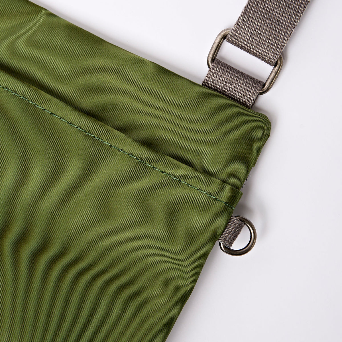 ROKA London - Chelsea B M crossbody-väska