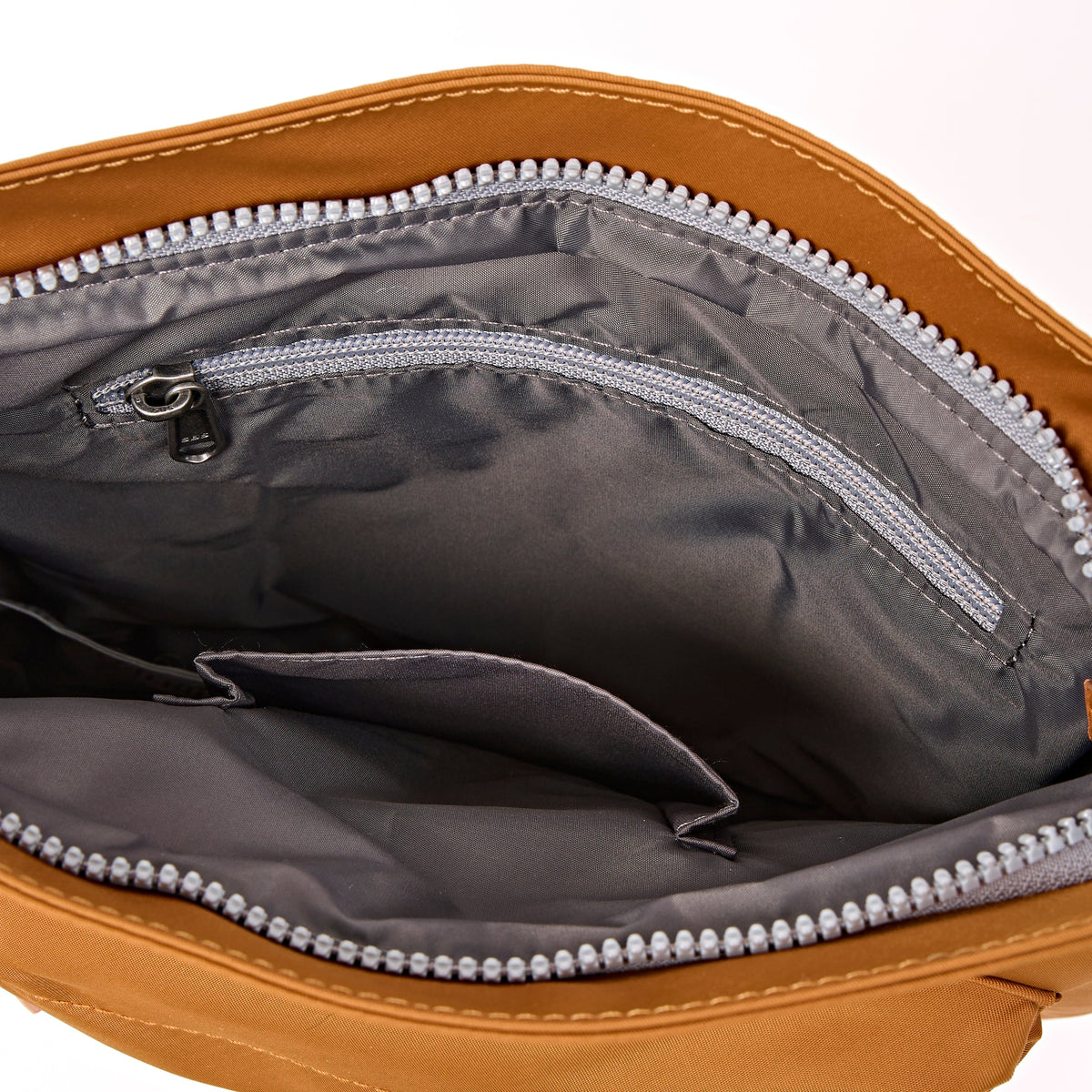 ROKA London - Kennington M crossbody-väska