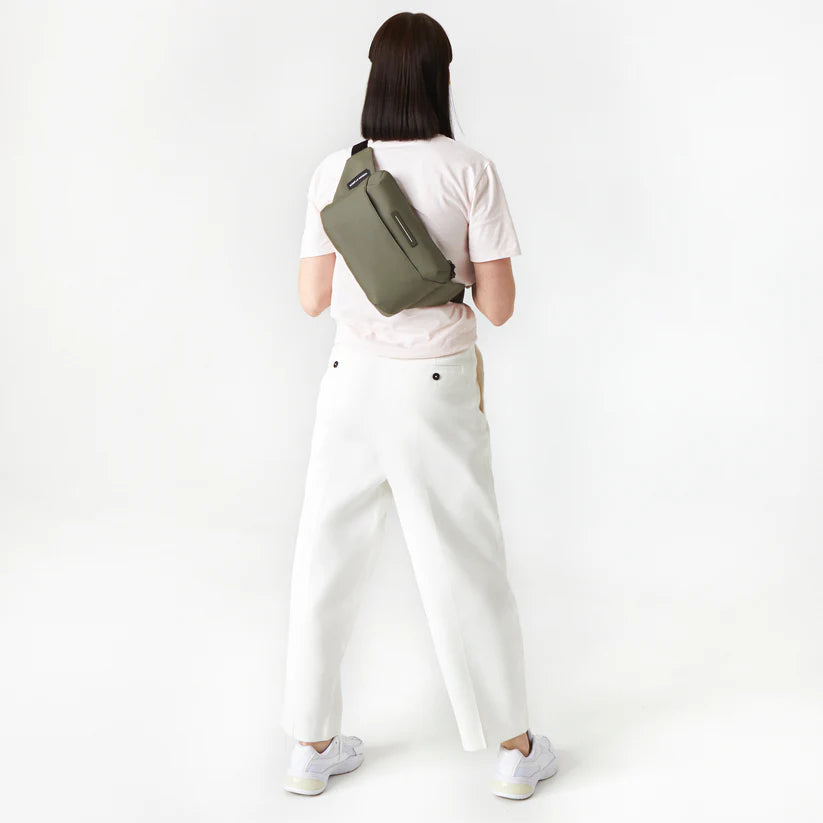 Horiz-Studios Gion Cross-Body Bag M - Axelremsväska - Grön