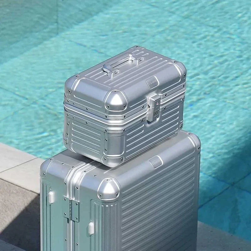travelite_beautycase_aluminium_1080x1080px_800x800_1920x1920_a1136a7b-3a94-45a5-a8e9-ba0fb0ddbf4f - Case Of Sweden