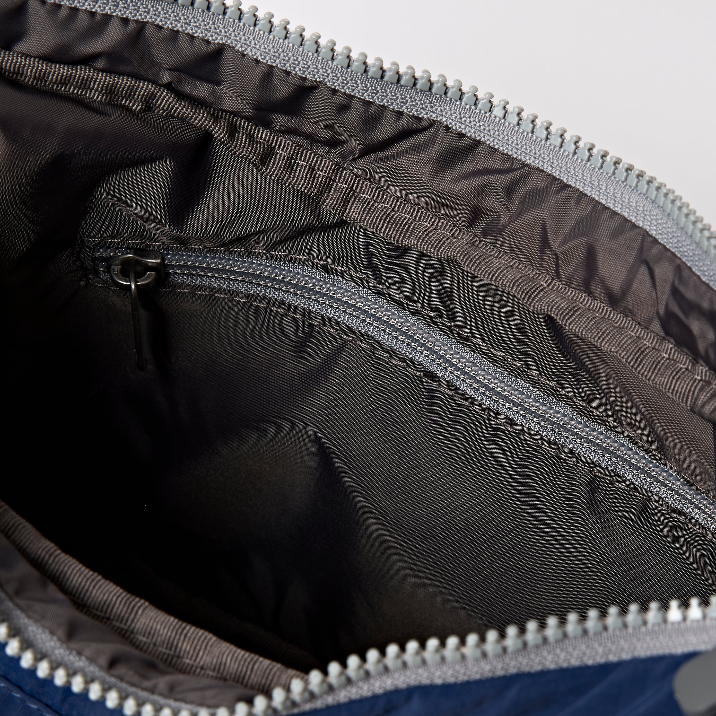 ROKA London - Belsize S handväska #Färg_Midnight