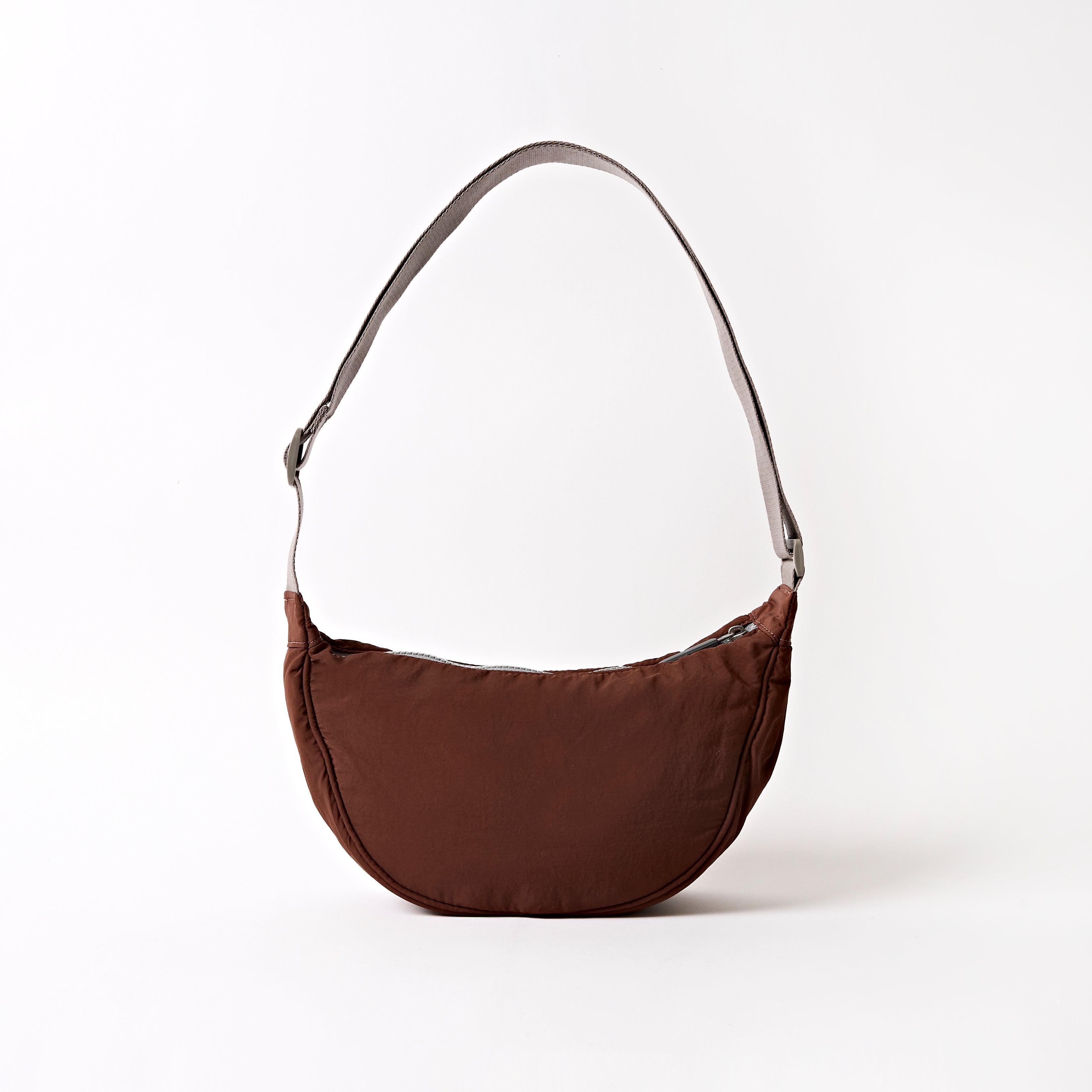 ROKA London - Farringdon S halvmåneväska #Färg_Chocolate