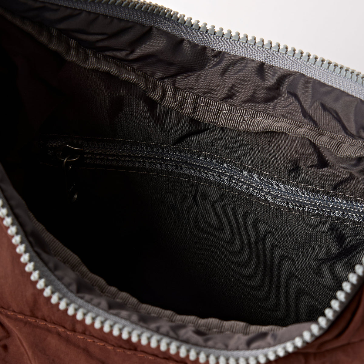 ROKA London - Belsize S handväska #Färg_Chocolate