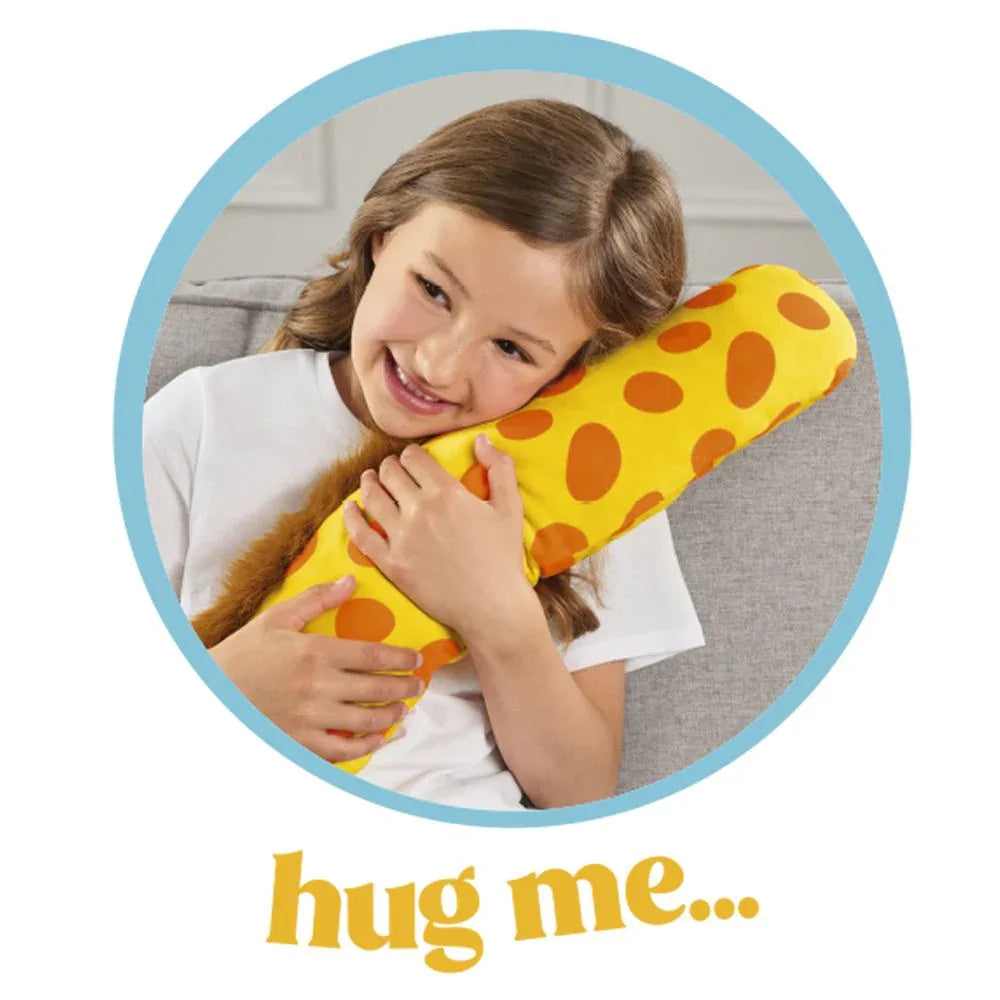 Giraffe Snuggle Travel Pillow #färg_Sunflower