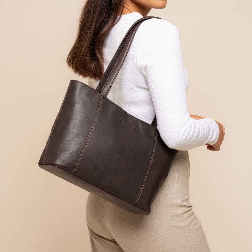 The Chesterfield Brand - Anira Toteväska