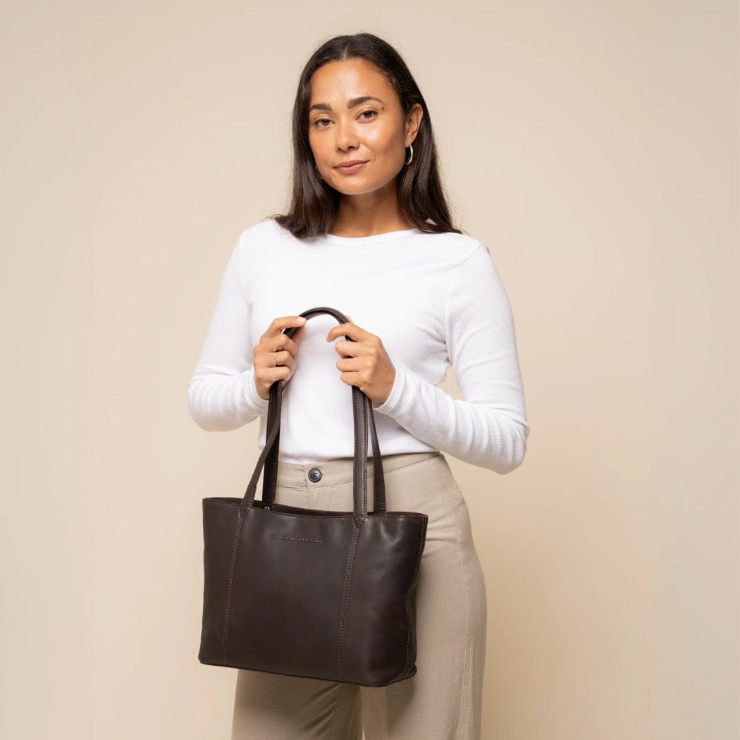 The Chesterfield Brand - Anira Toteväska