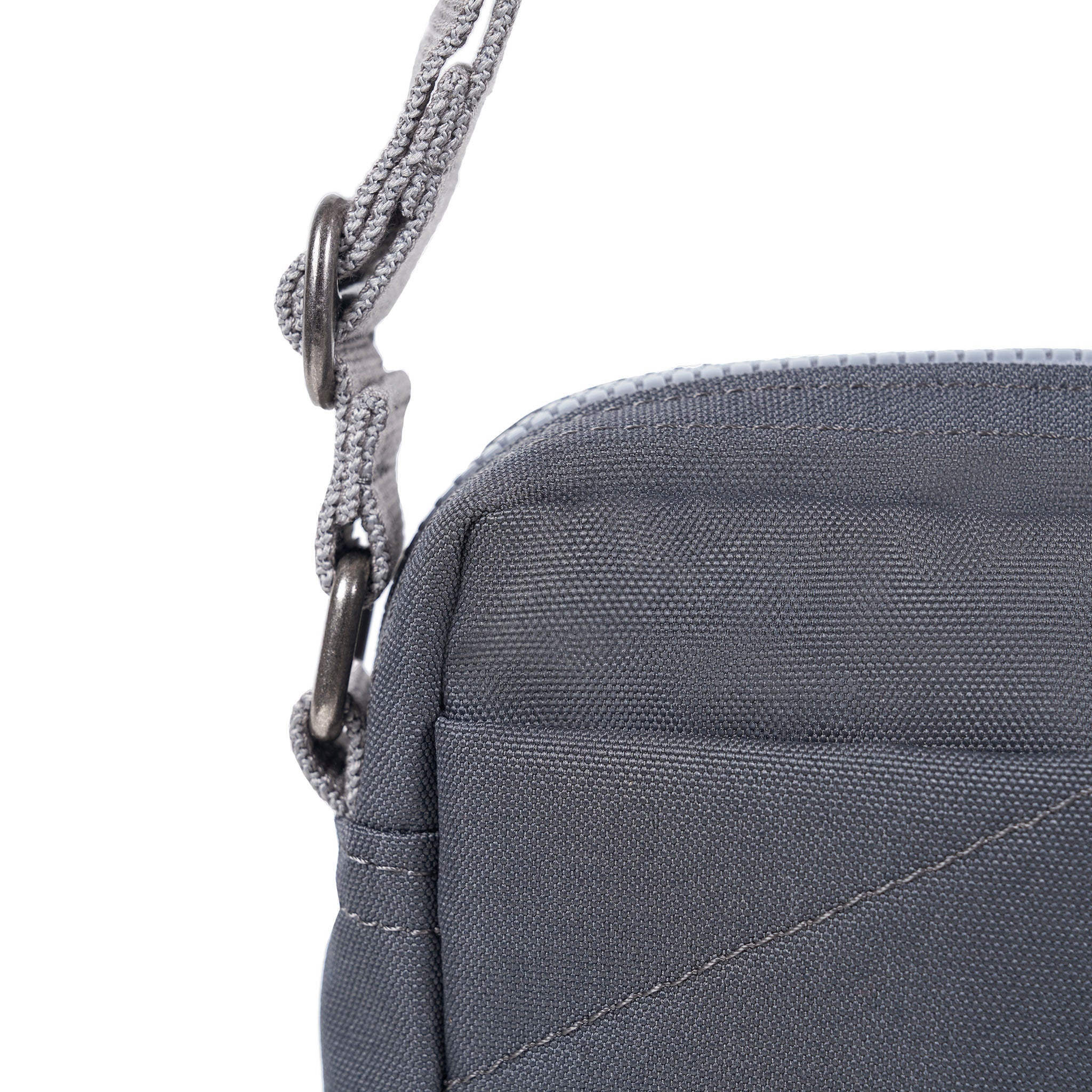 ROKA London - Bond S crossbody-väska med ficka #Färg_Faded_Black