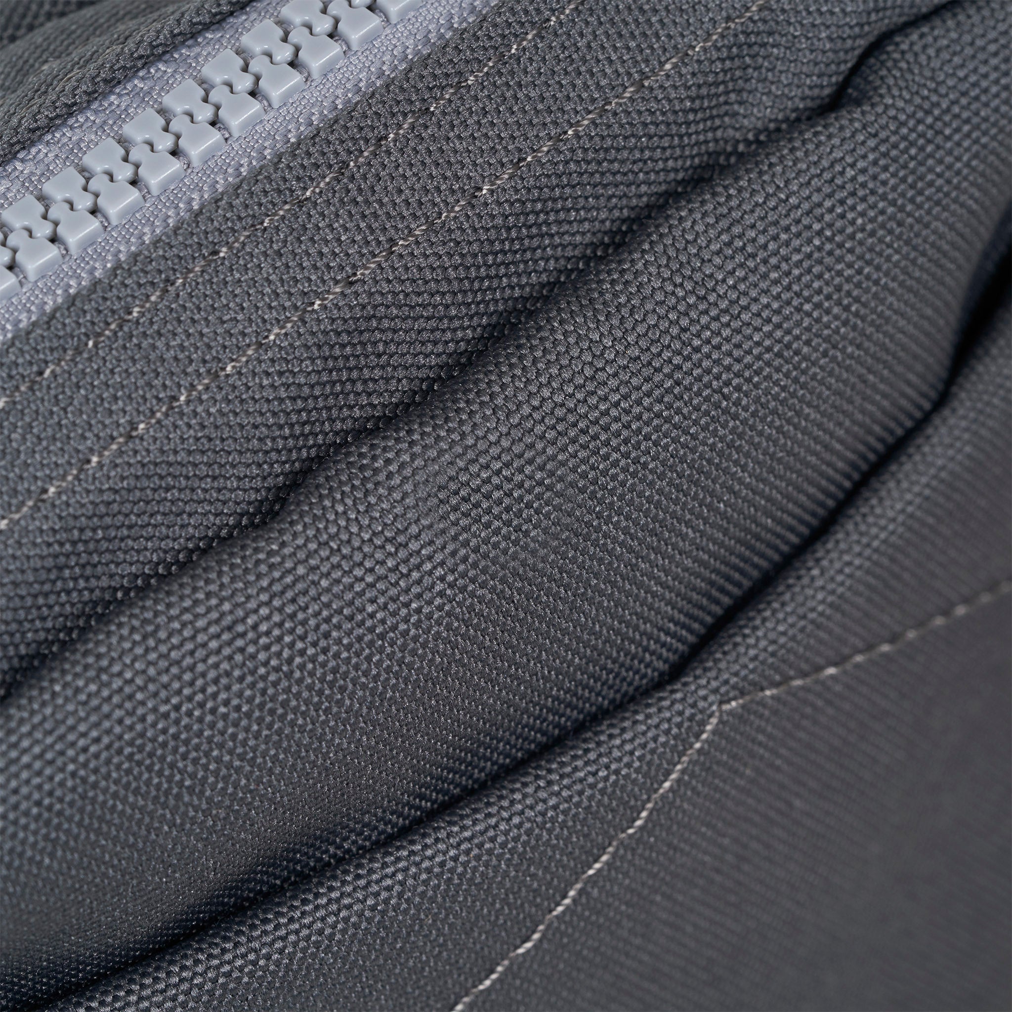 ROKA London - Bond S crossbody-väska med ficka #Färg_Faded_Black
