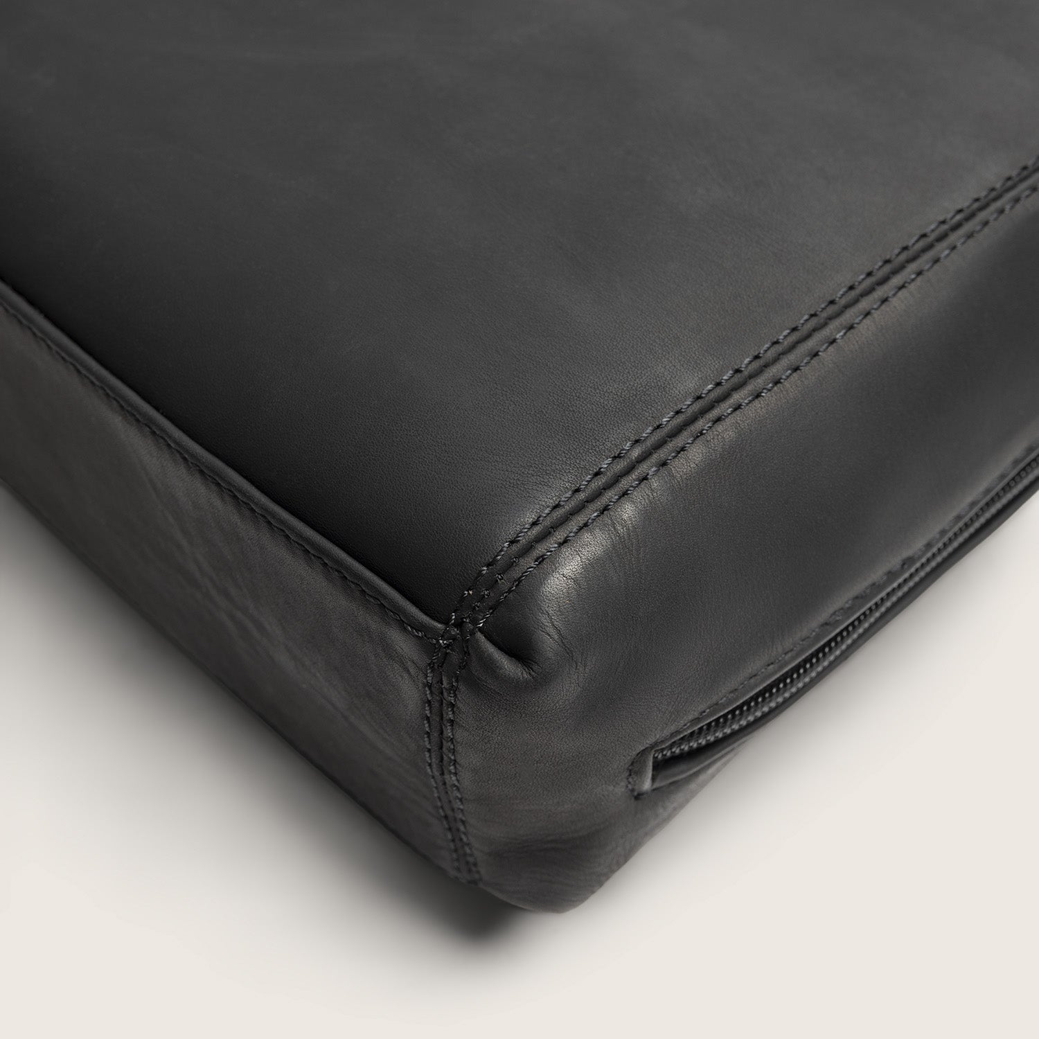 The Chesterfield Brand - Levanto Laptopväska #Färg_Svart