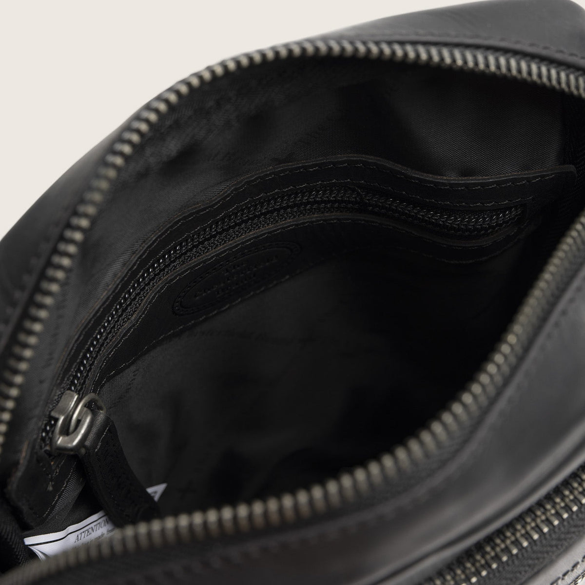 The Chesterfield Brand - Birmingham Crossbodyväska #Färg_Svart