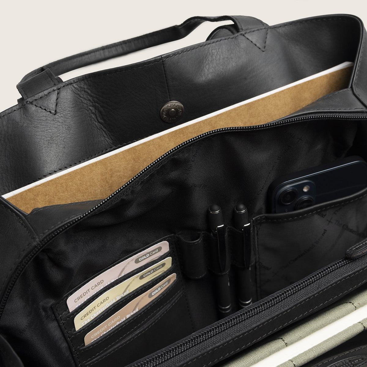 The Chesterfield Brand - Gail Crossbodyväska #Färg_Svart