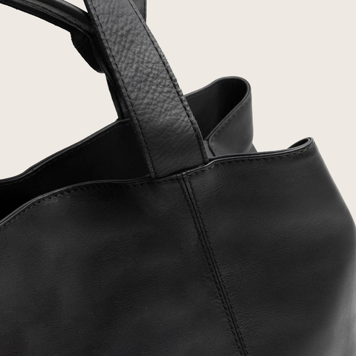 The Chesterfield Brand - Gail Crossbodyväska #Färg_Svart