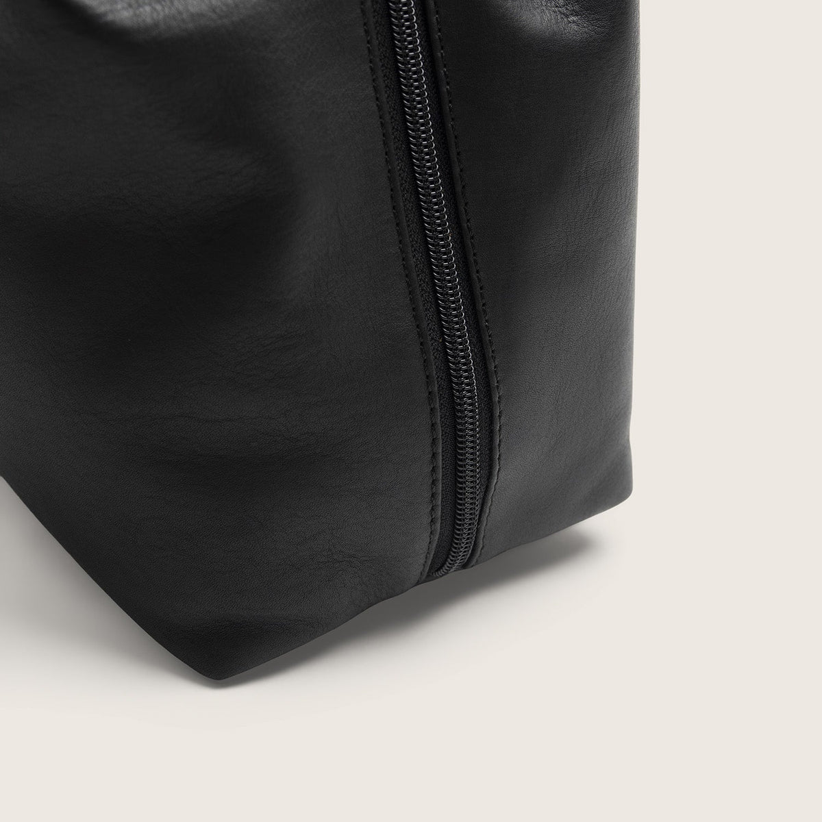 The Chesterfield Brand - Gail Crossbodyväska #Färg_Svart