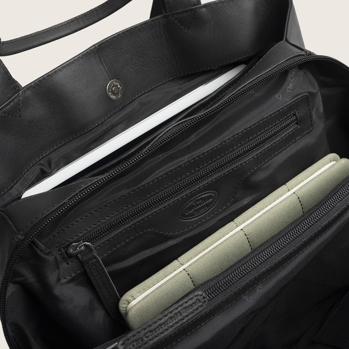 The Chesterfield Brand - Gail Crossbodyväska #Färg_Svart