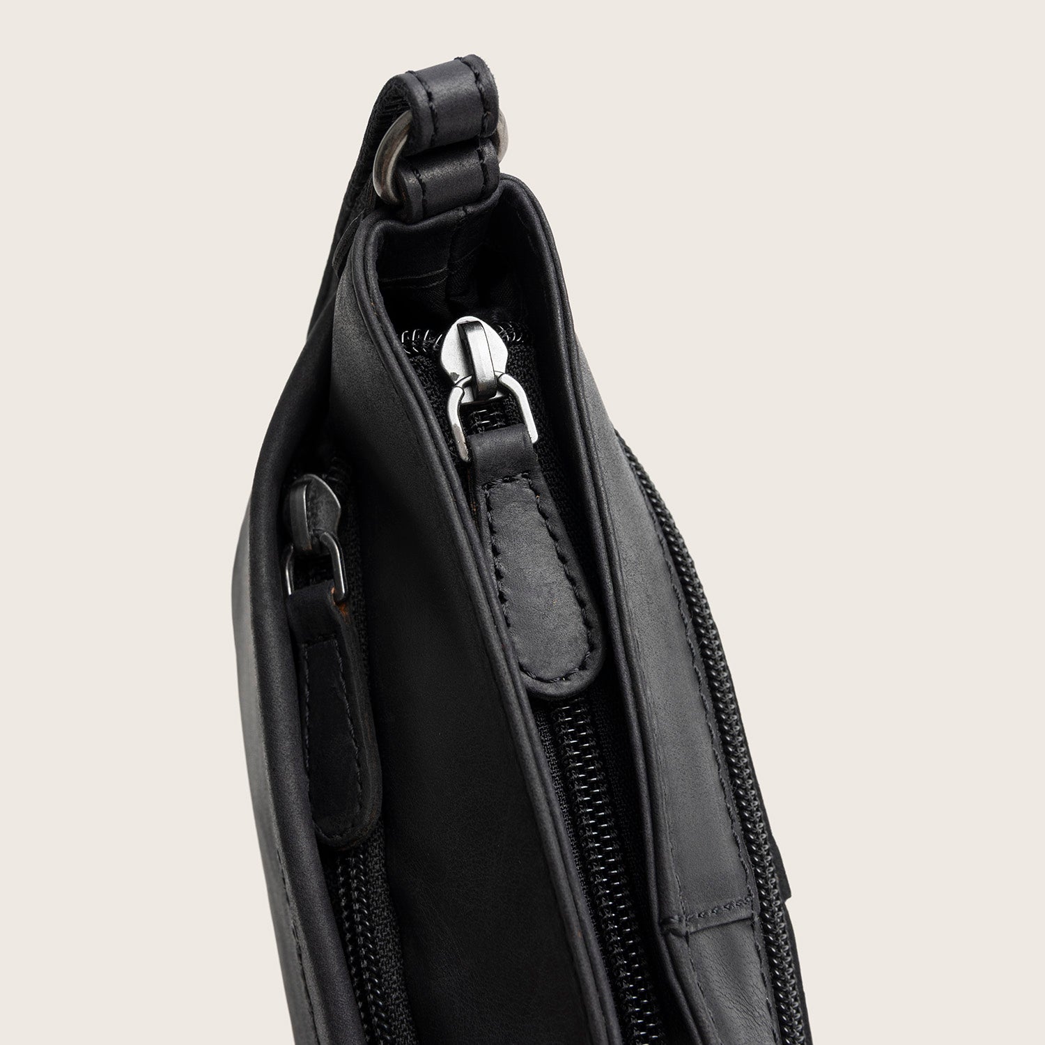 The Chesterfield Brand - Salerno Crossbodyväska #Färg_Svart