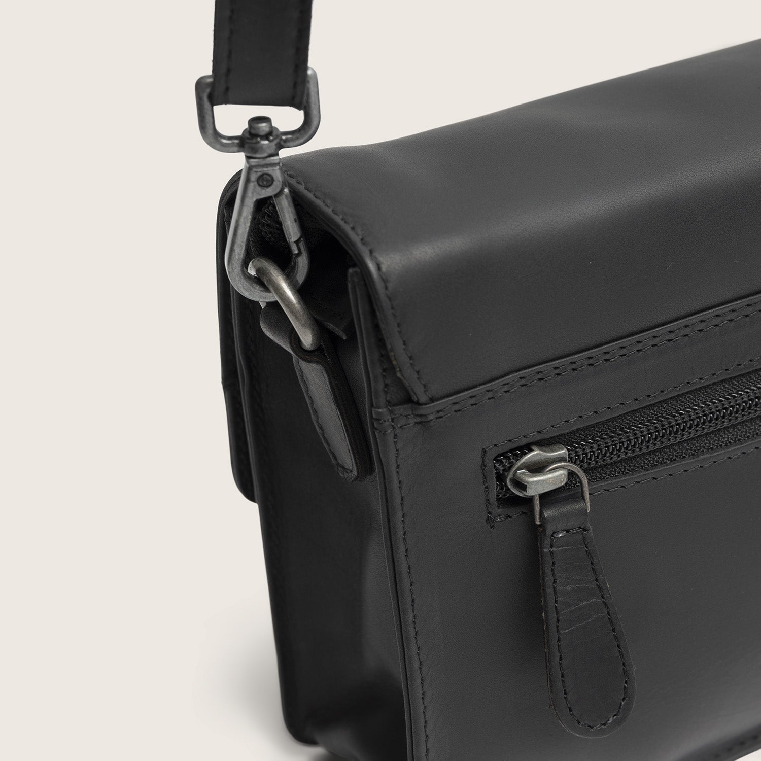The Chesterfield Brand - Lucca Crossbodyväska #Färg_Svart