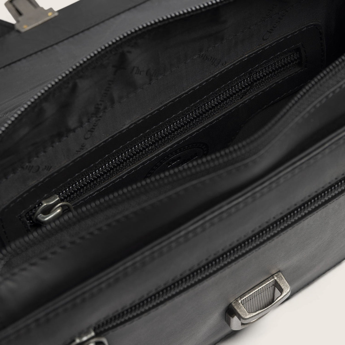 The Chesterfield Brand - Lucca Crossbodyväska #Färg_Svart