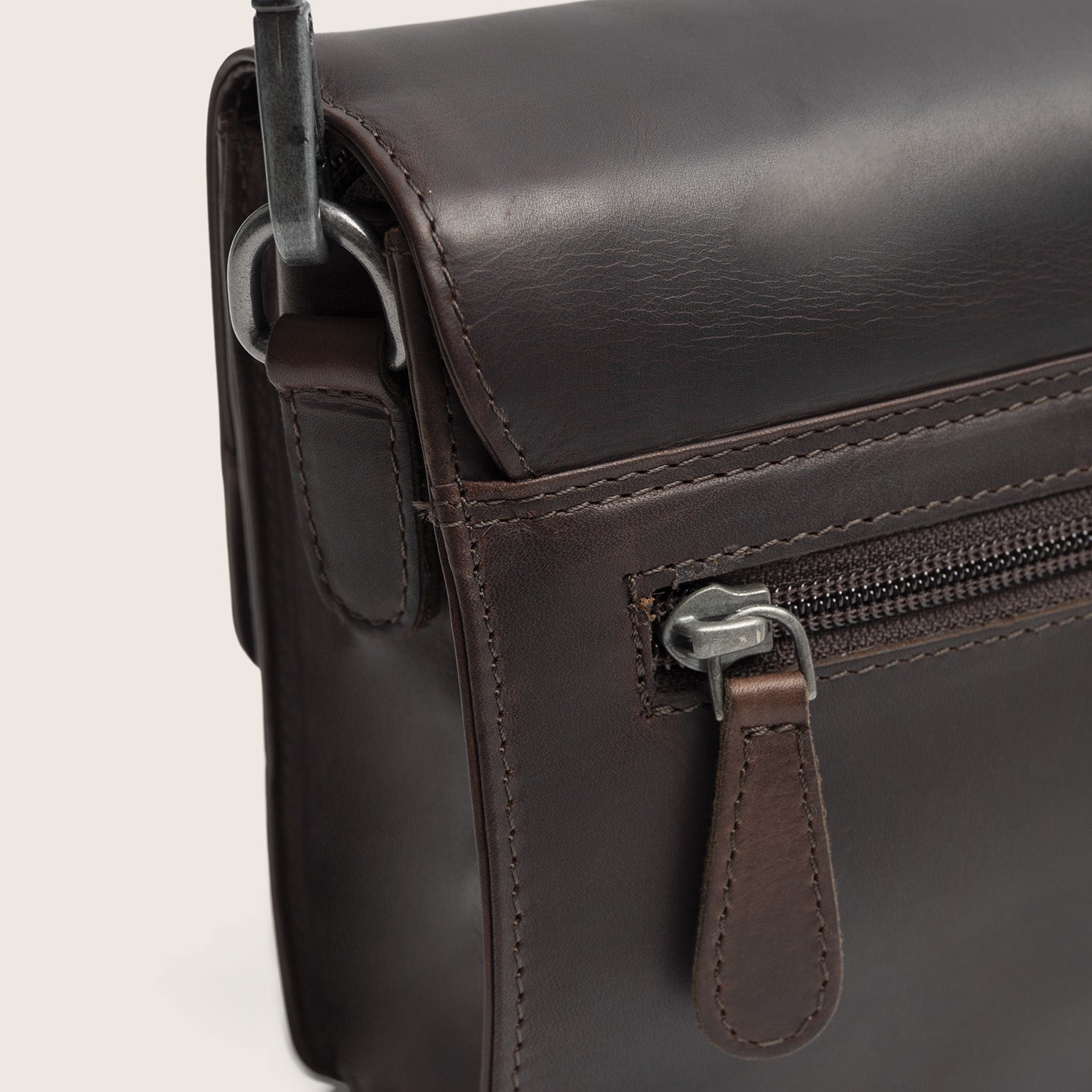 The Chesterfield Brand - Lucca Crossbodyväska #Färg_Brun
