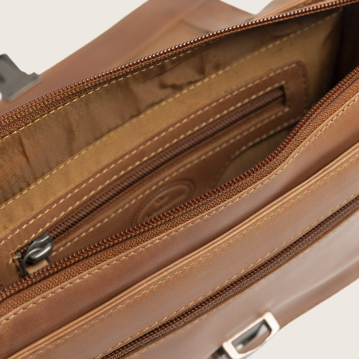 The Chesterfield Brand - Lucca Crossbodyväska #Färg_Konjak