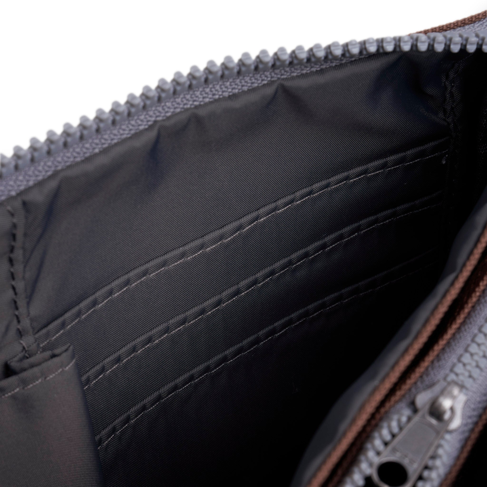 ROKA London - Carnaby XL XL Carnaby crossbody-väska #Färg_Coco