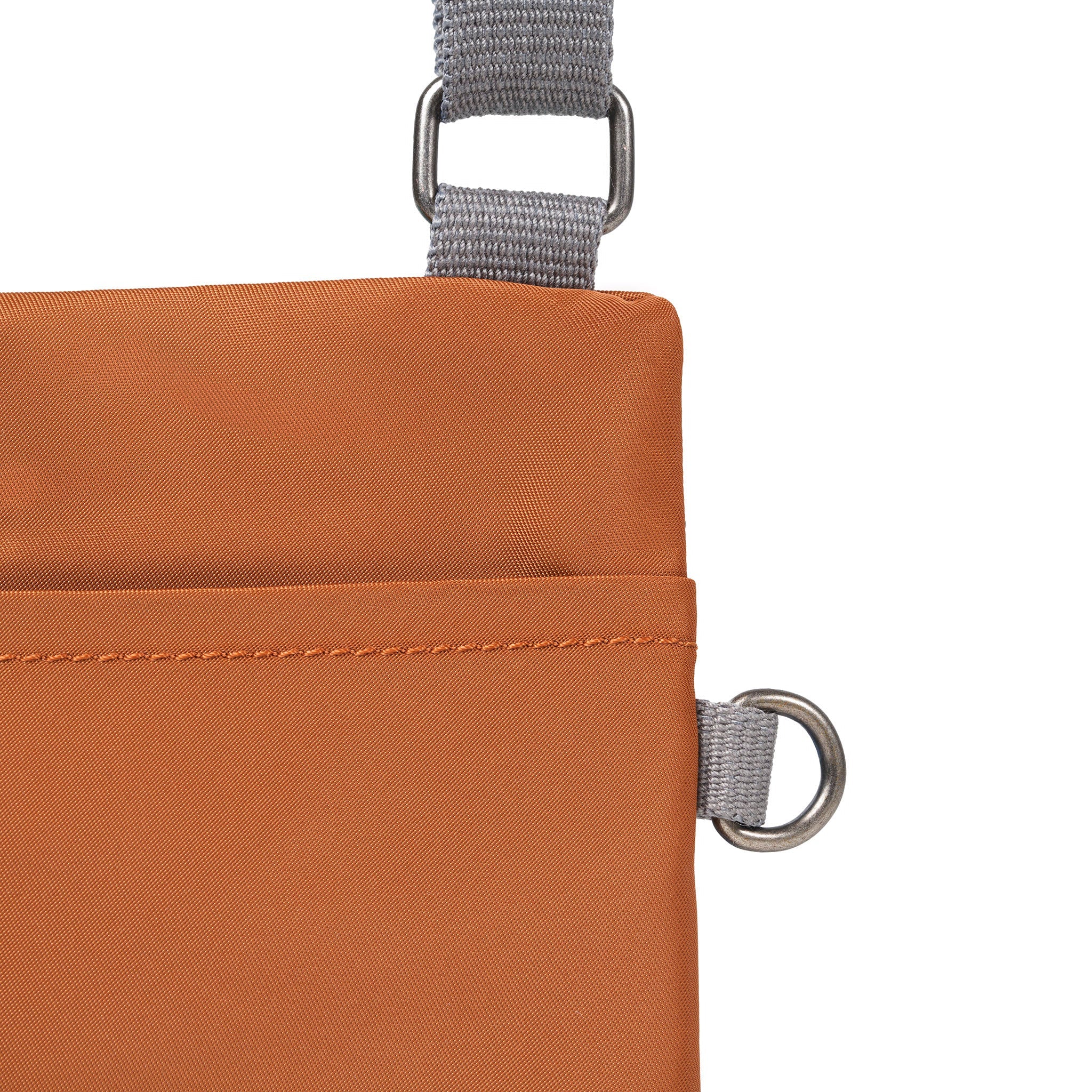 ROKA London - Chelsea XS slingväska med ficka #Färg_Bran