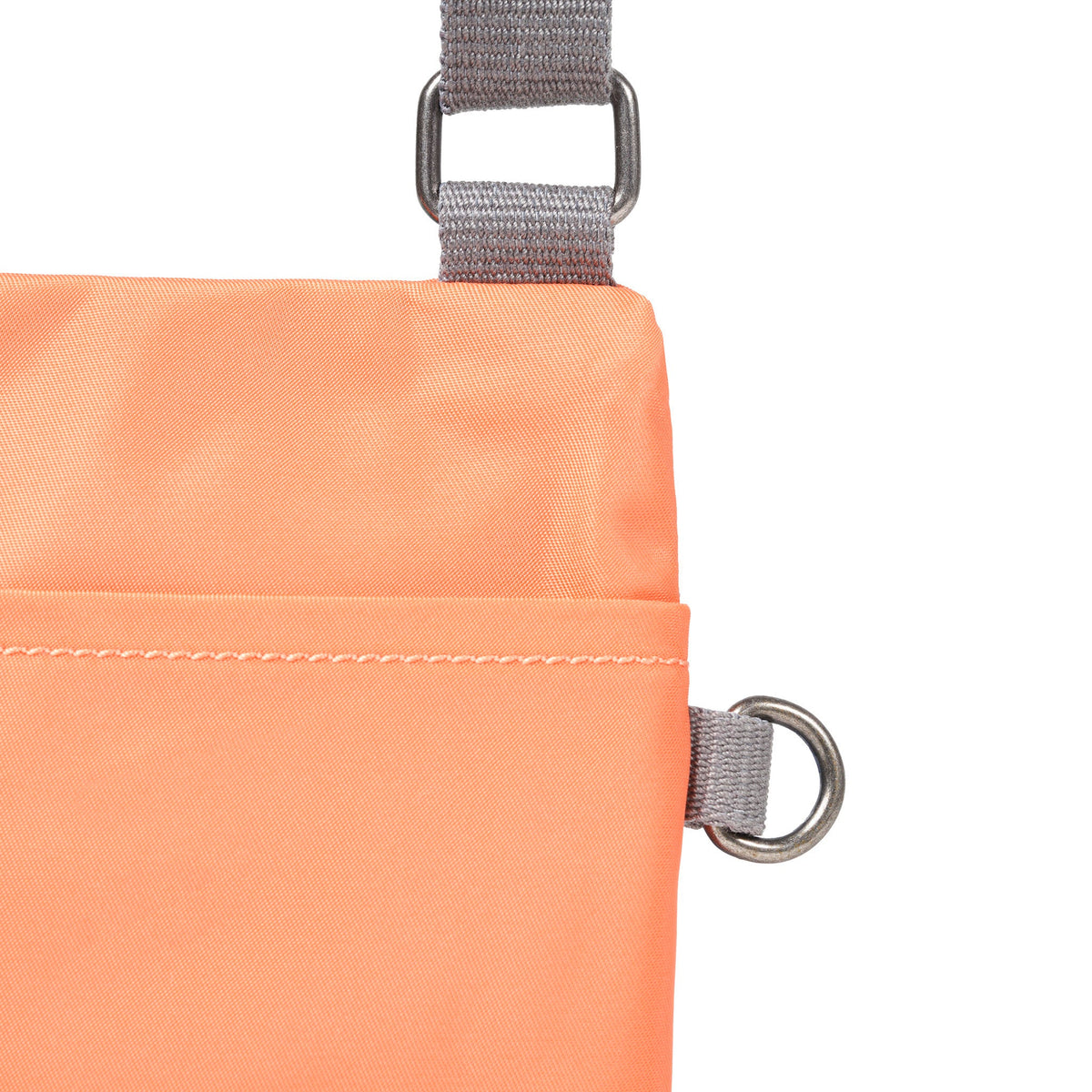 ROKA London - Chelsea XS slingväska med ficka #Färg_Firecracker
