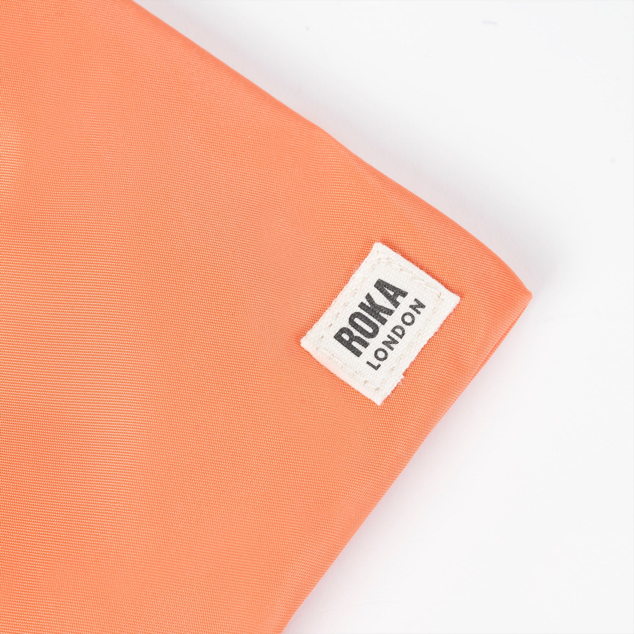 ROKA London - Chelsea XS slingväska med ficka #Färg_Firecracker
