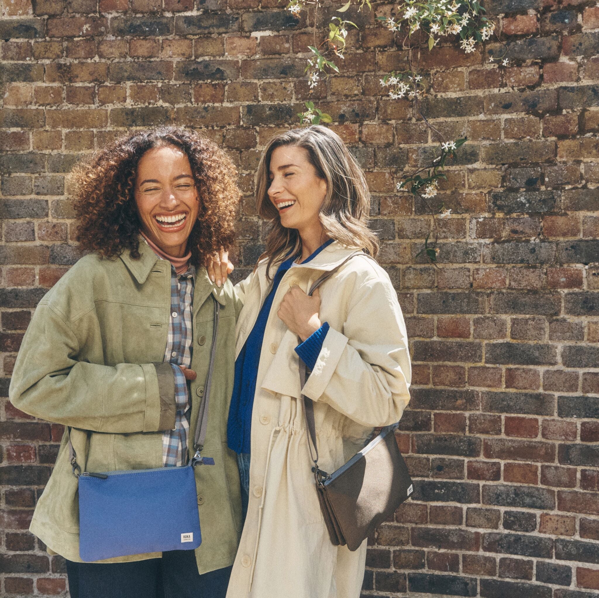 ROKA London - Carnaby XL XL Carnaby crossbody-väska #Färg_Oceana