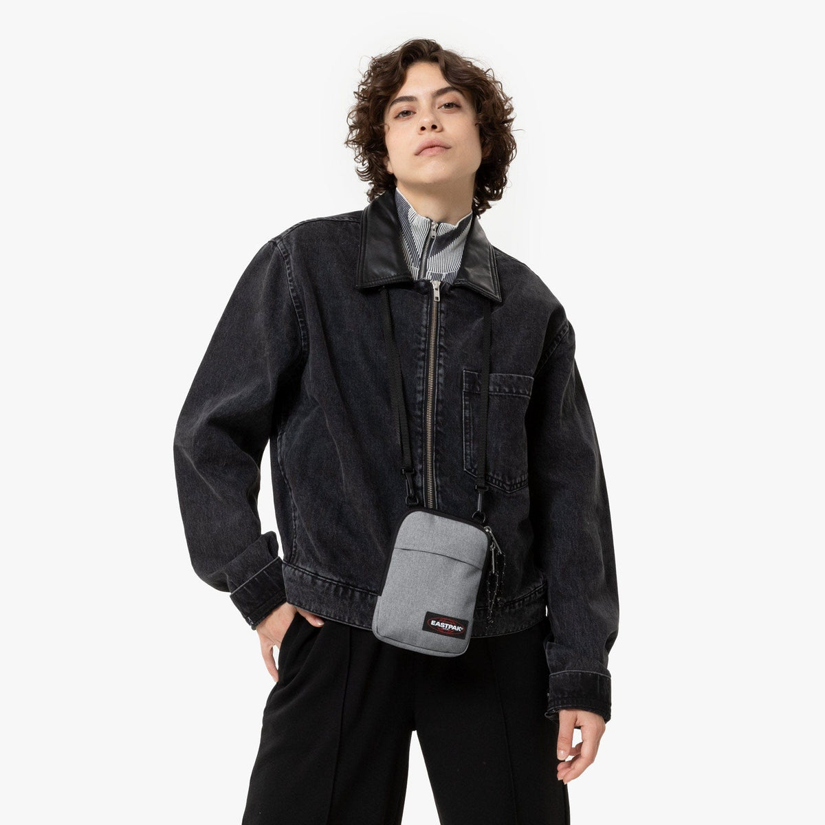 Eastpak - BUDDY Crossbodyväska