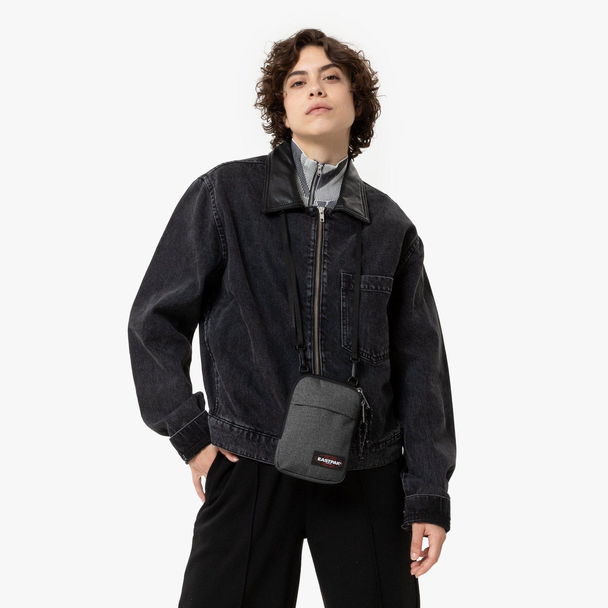 Eastpak - BUDDY Crossbodyväska