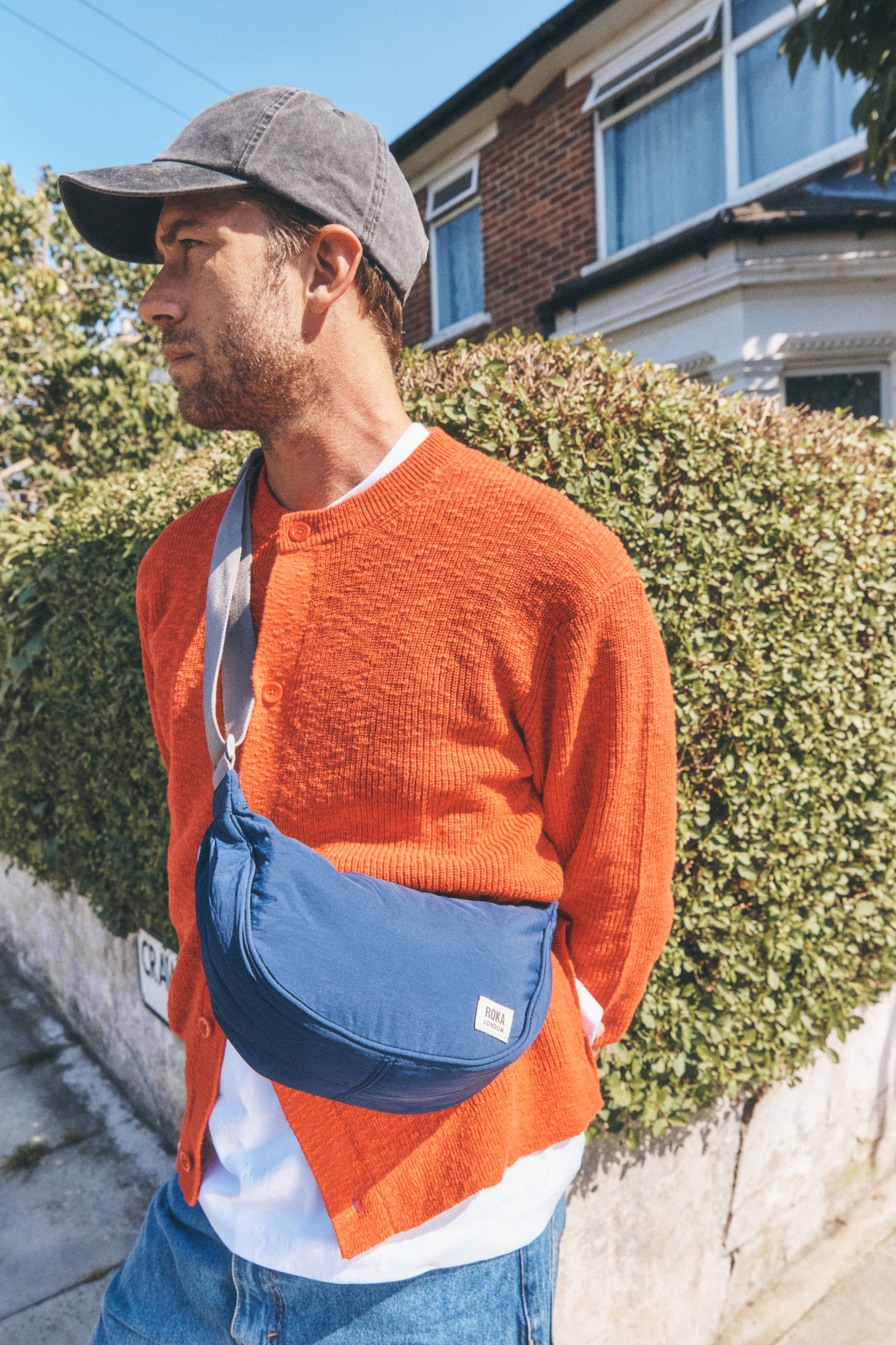 ROKA London - Farringdon S halvmåneväska #Färg_Deep_Cobalt