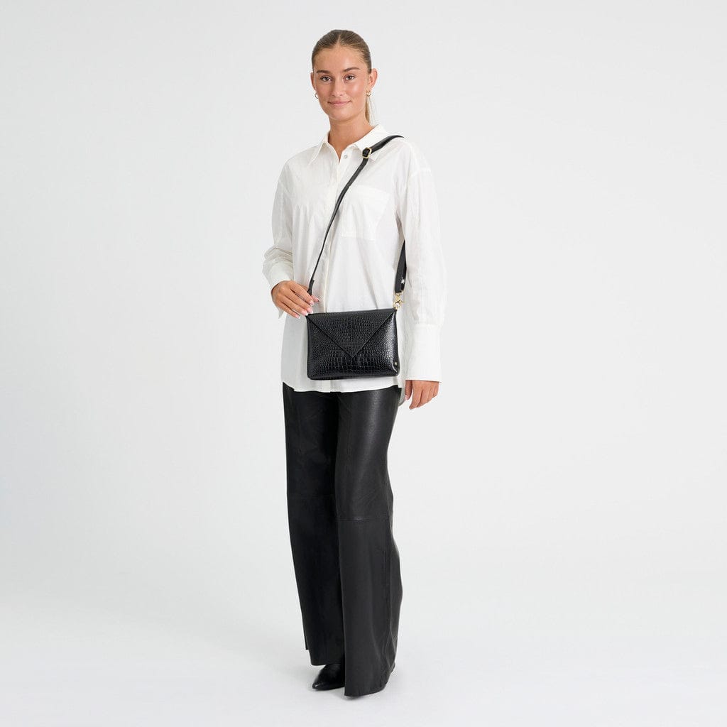 Fashion Favourites Kuvertväska i läder med krokodilmönster 18 CM #Färg_Svart krokodilmönster