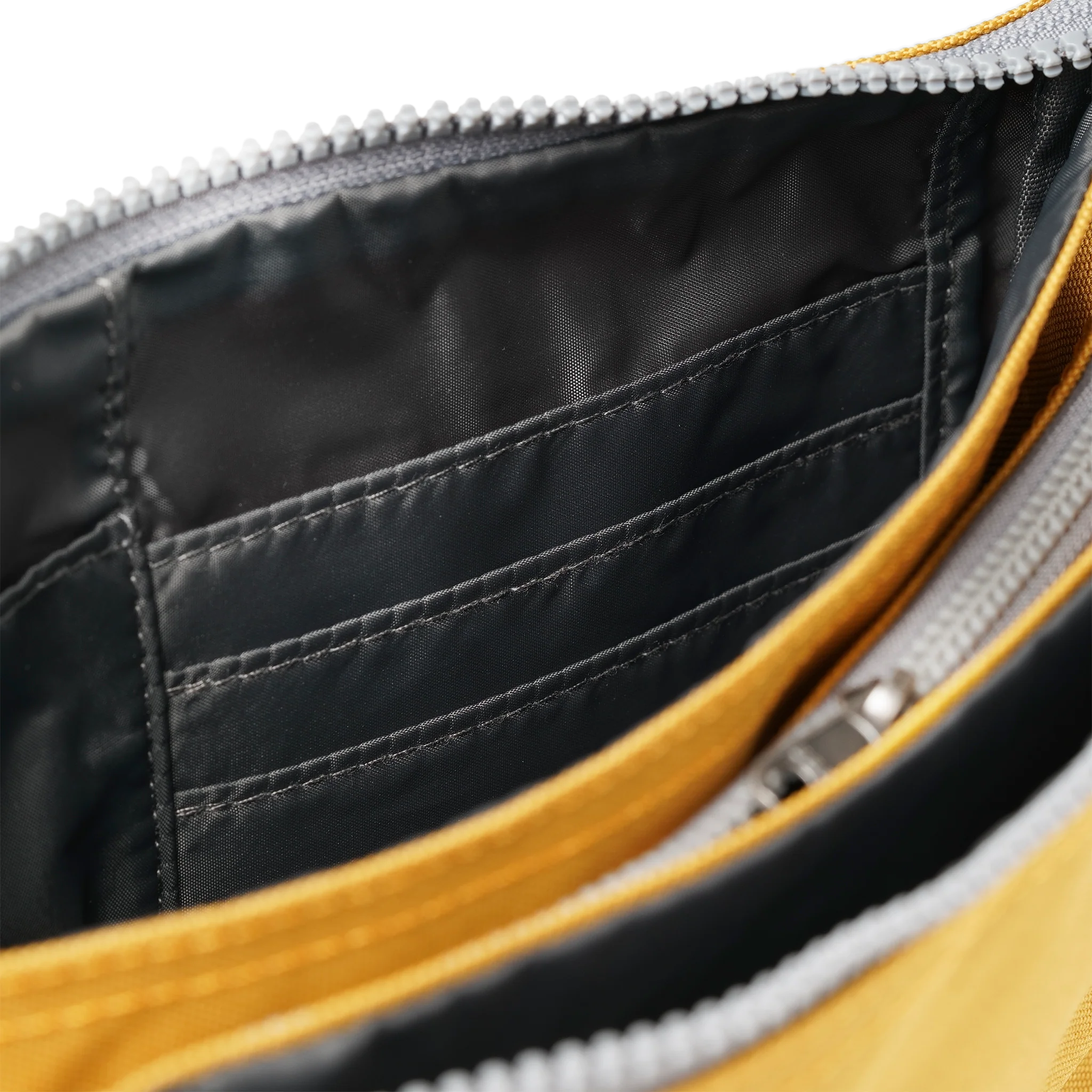ROKA London - Carnaby XL XL Carnaby crossbody-väska #Färg_Flax