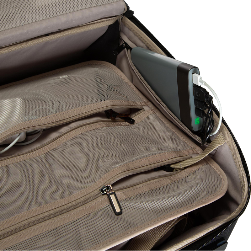 NOMAD - Svart - Expanderbar Kabinväska 55/75 cm - Kabinväska - Powerbank ingår