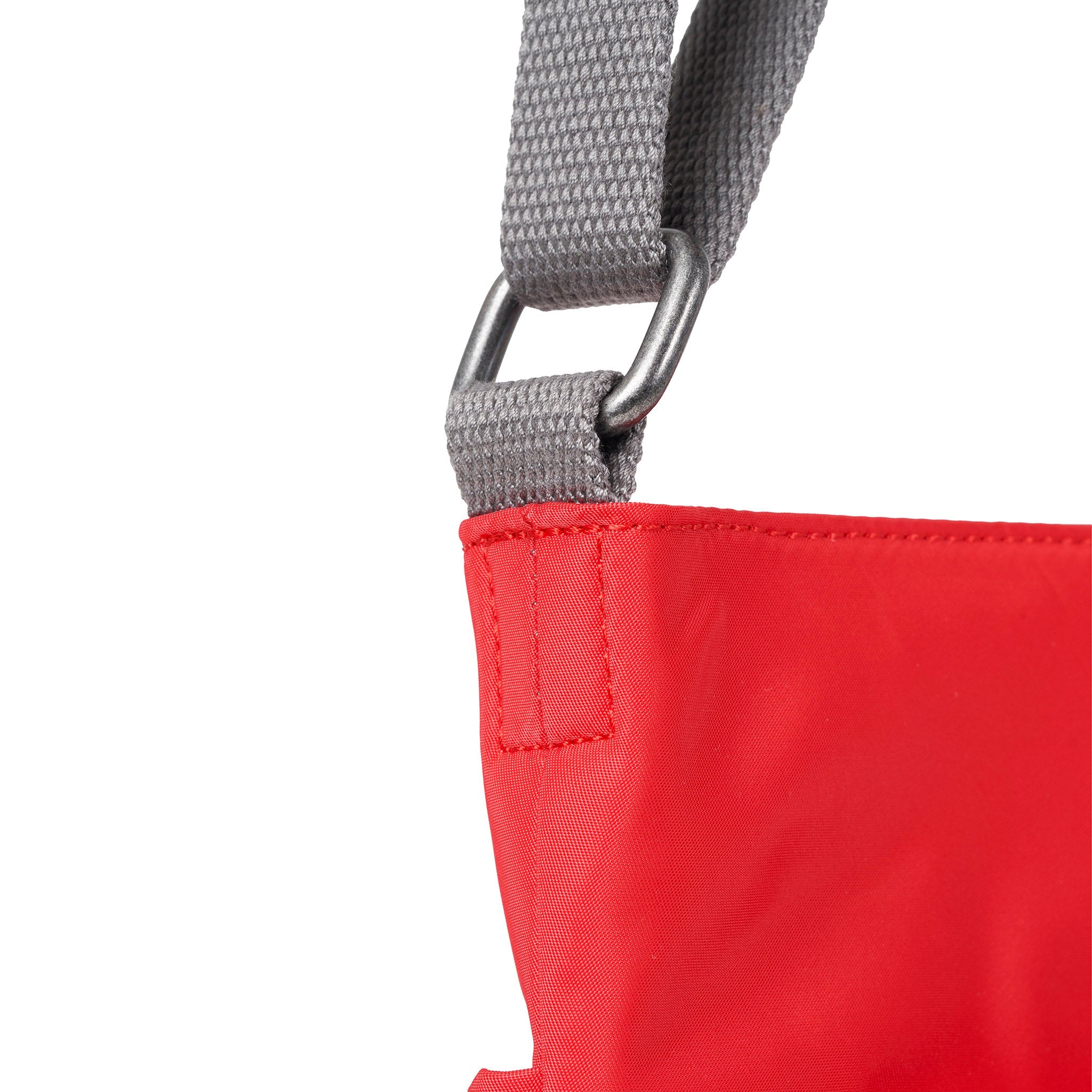 ROKA London - Kennington M crossbody-väska #Färg_Chilli_Oil
