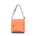 ROKA London - Kennington M crossbody-väska #Färg_Firecracker
