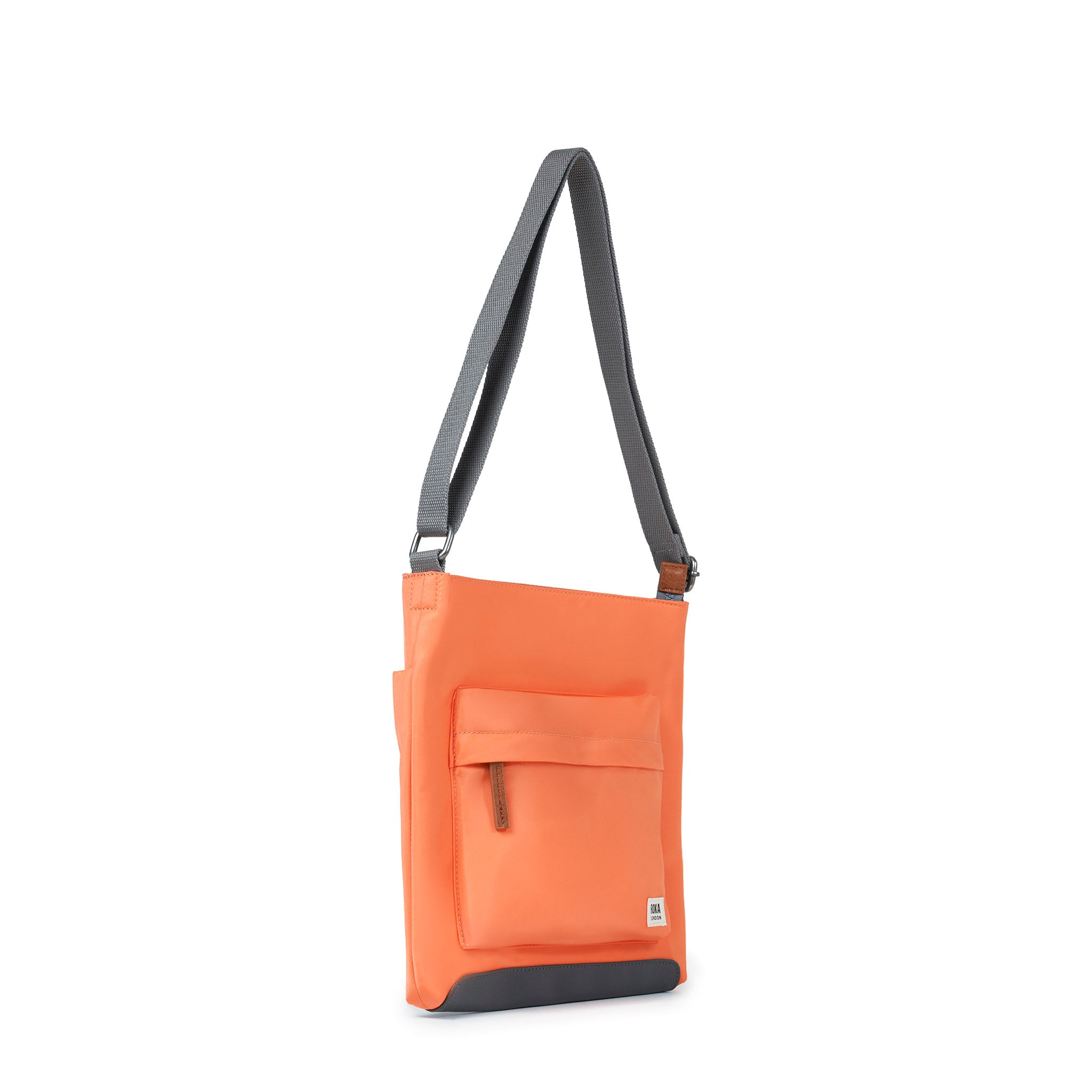 ROKA London - Kennington M crossbody-väska #Färg_Firecracker