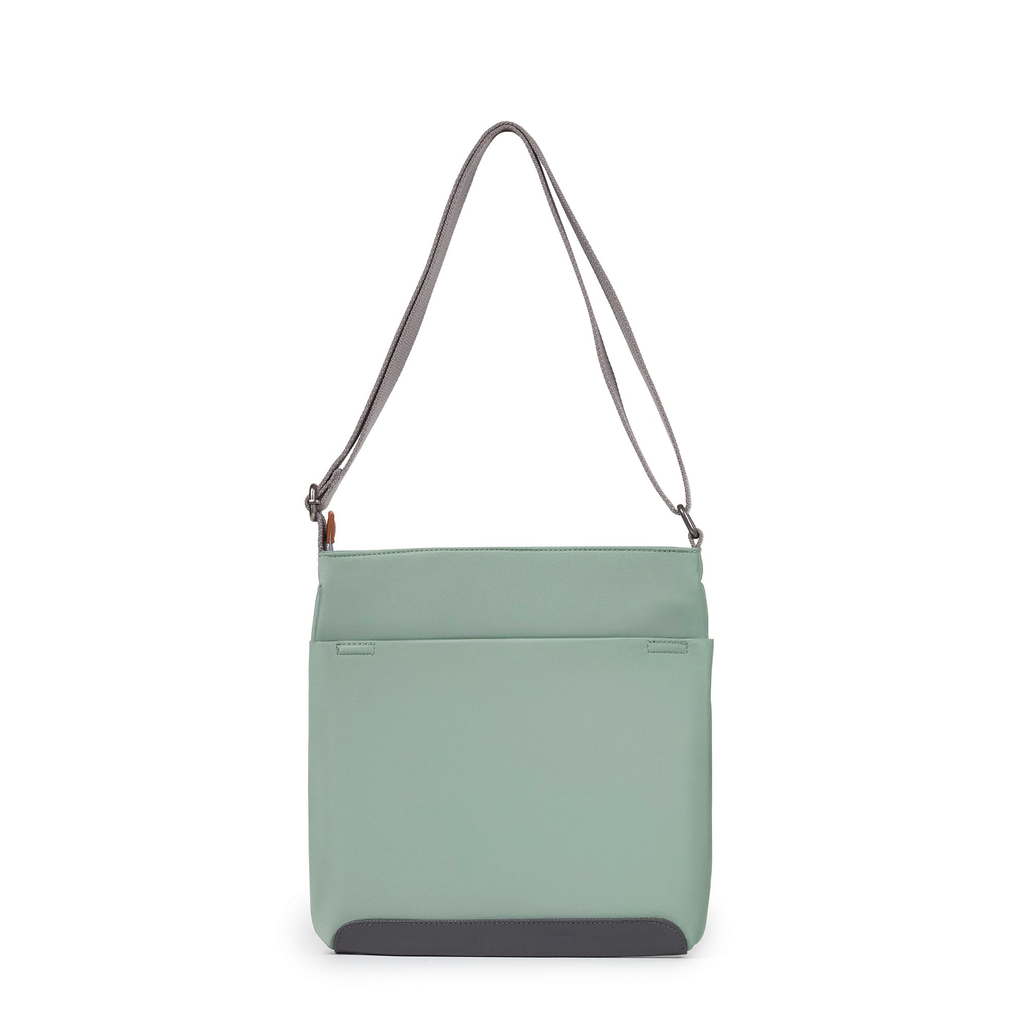 ROKA London - Kennington M crossbody-väska #Färg_Frost
