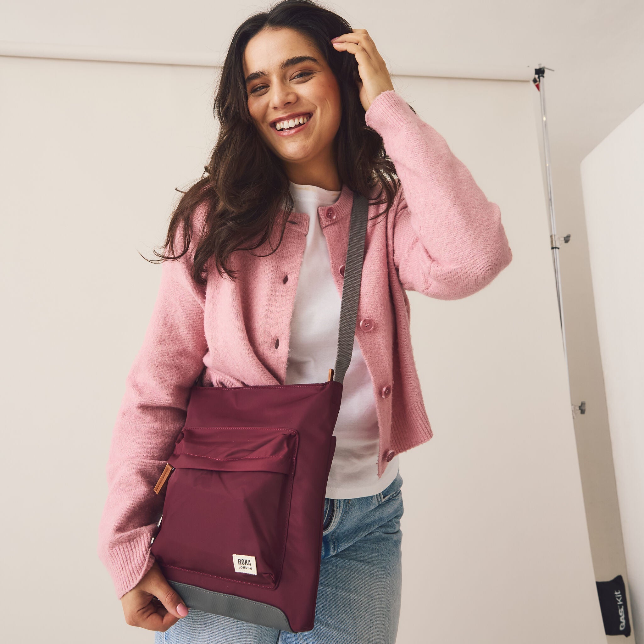 ROKA London - Kennington M crossbody-väska #Färg_Airforce