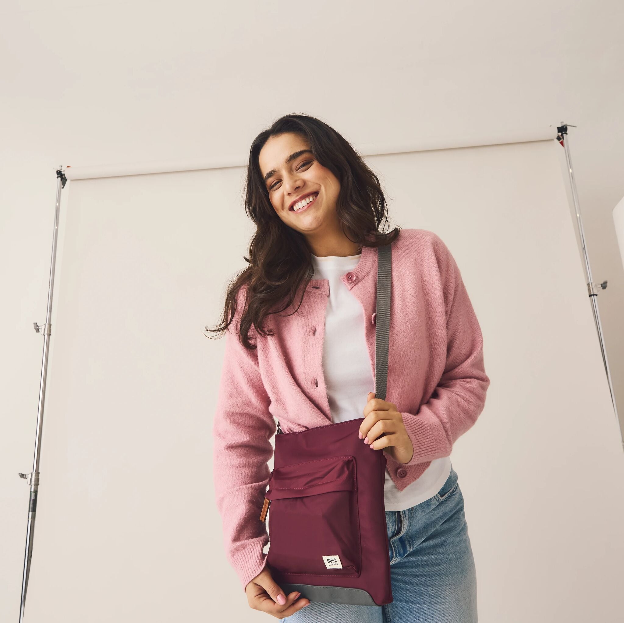 ROKA London - Kennington M crossbody-väska #Färg_Marine
