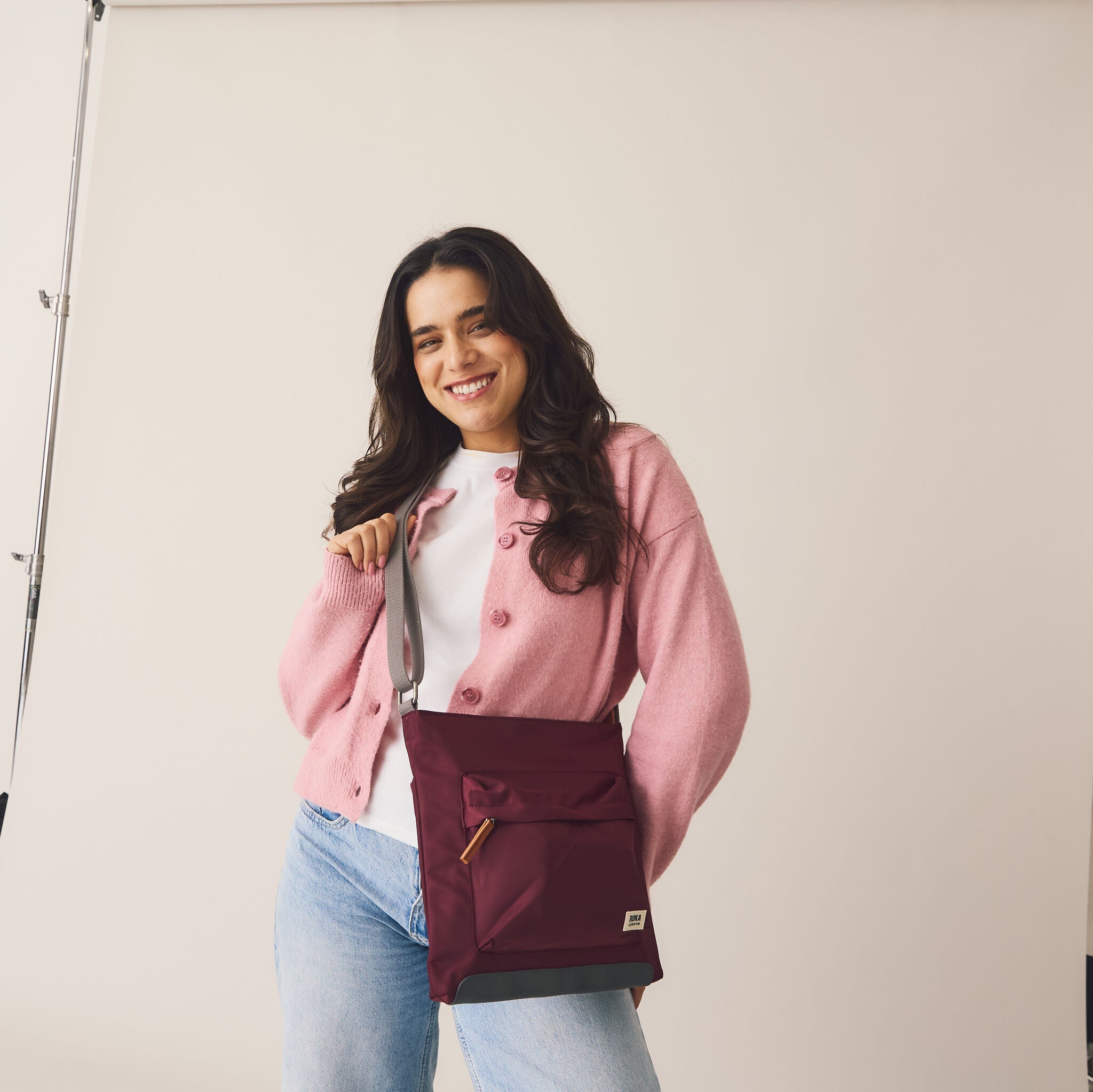 ROKA London - Kennington M crossbody-väska #Färg_Black