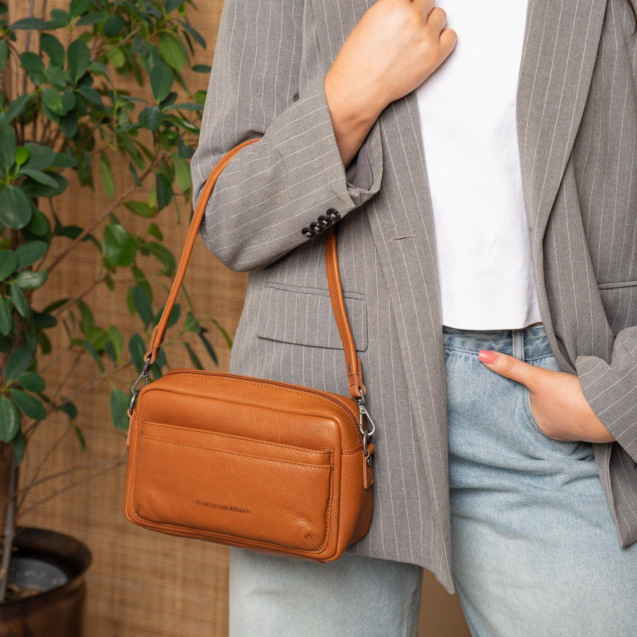 The Chesterfield Brand - Liora Crossbodyväska #Färg_Konjak