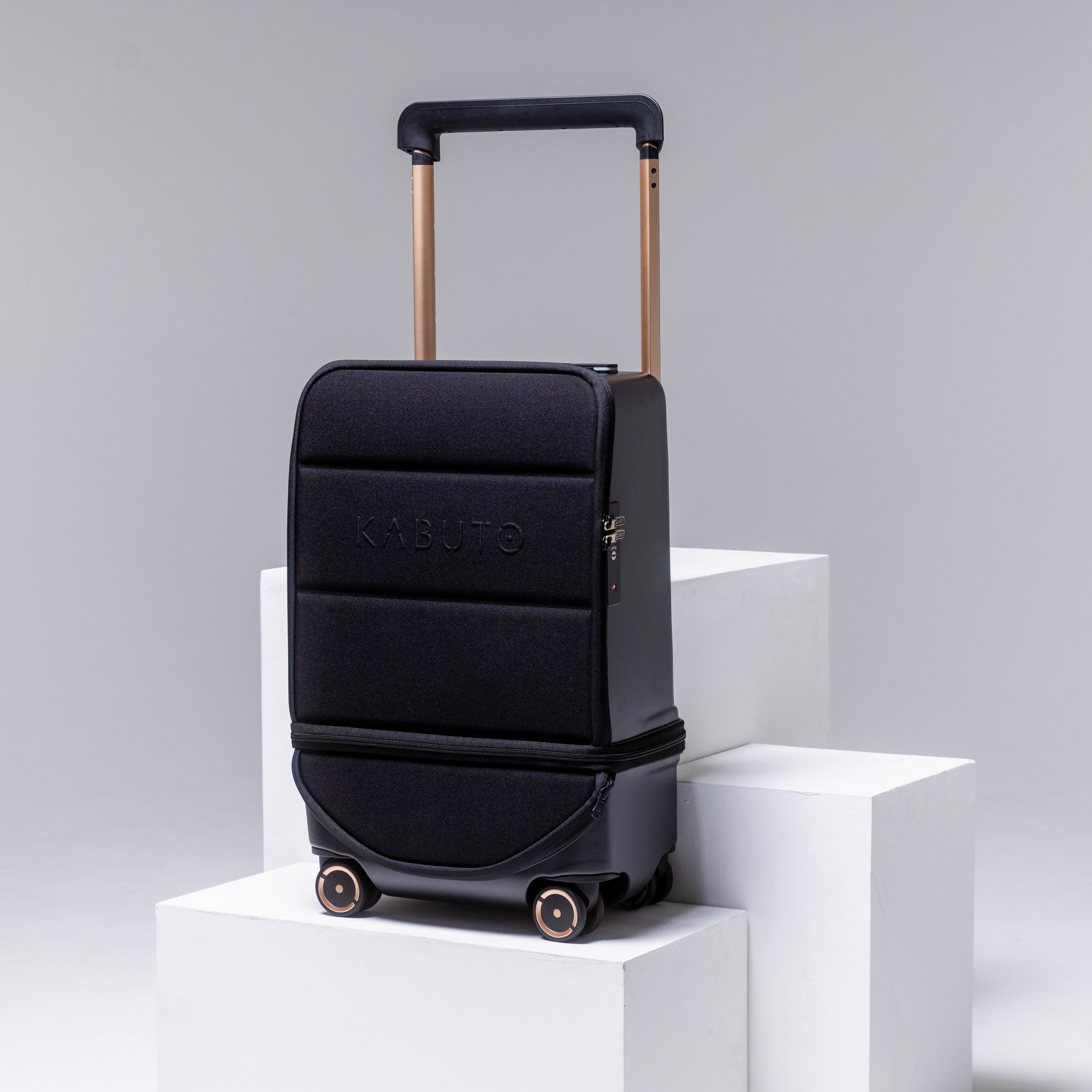 Kabuto FLEX CABIN - Expanderbar 55/75 cm - Svart Kabinväska - Powerbank